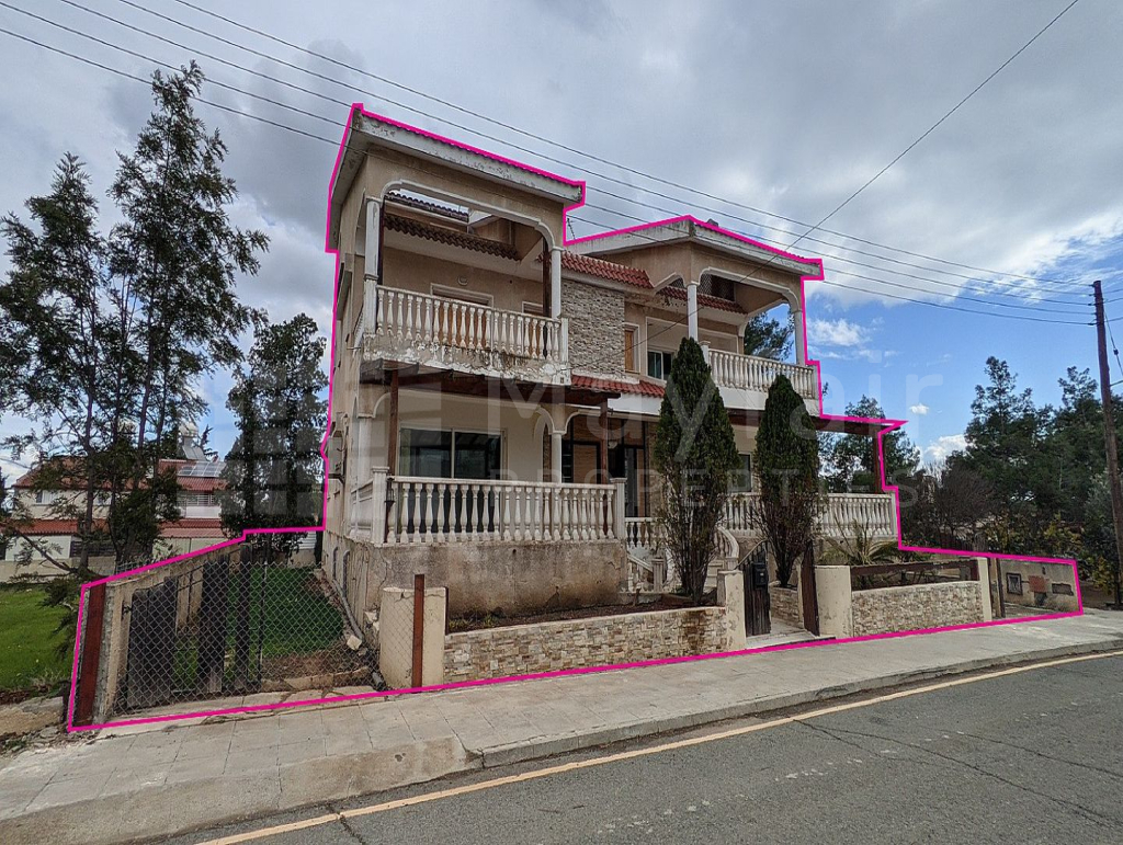 Τhree–storey (six bedroom) house with basement in Pano Deftera, Nicosia