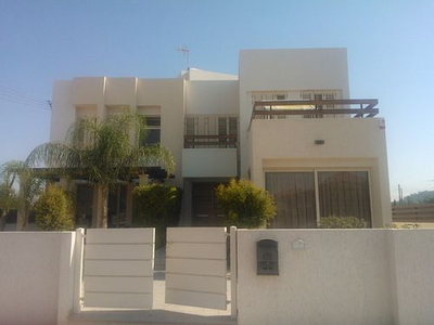 6 Bedroom Detached House in Larnaca